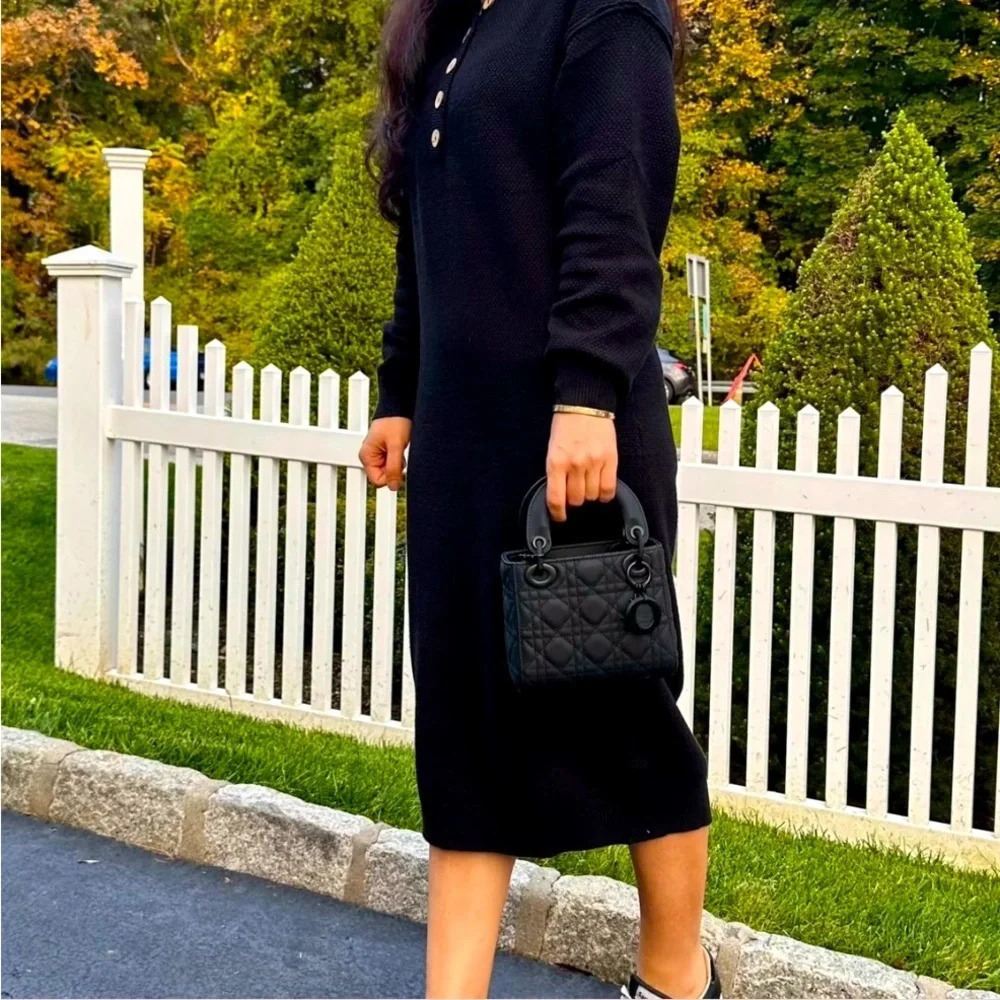 Long sleeved, v-neck, ribbed, midi sweater dress.  Size M Black